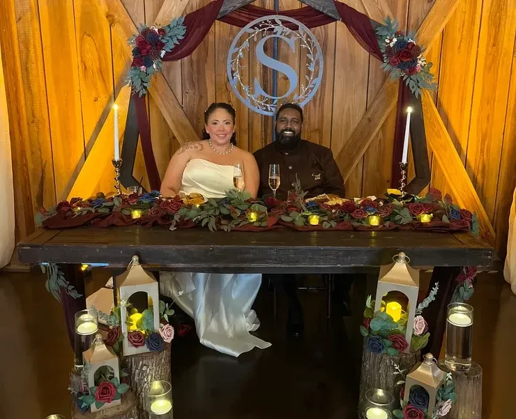 Bride and groom at sweetheart table
